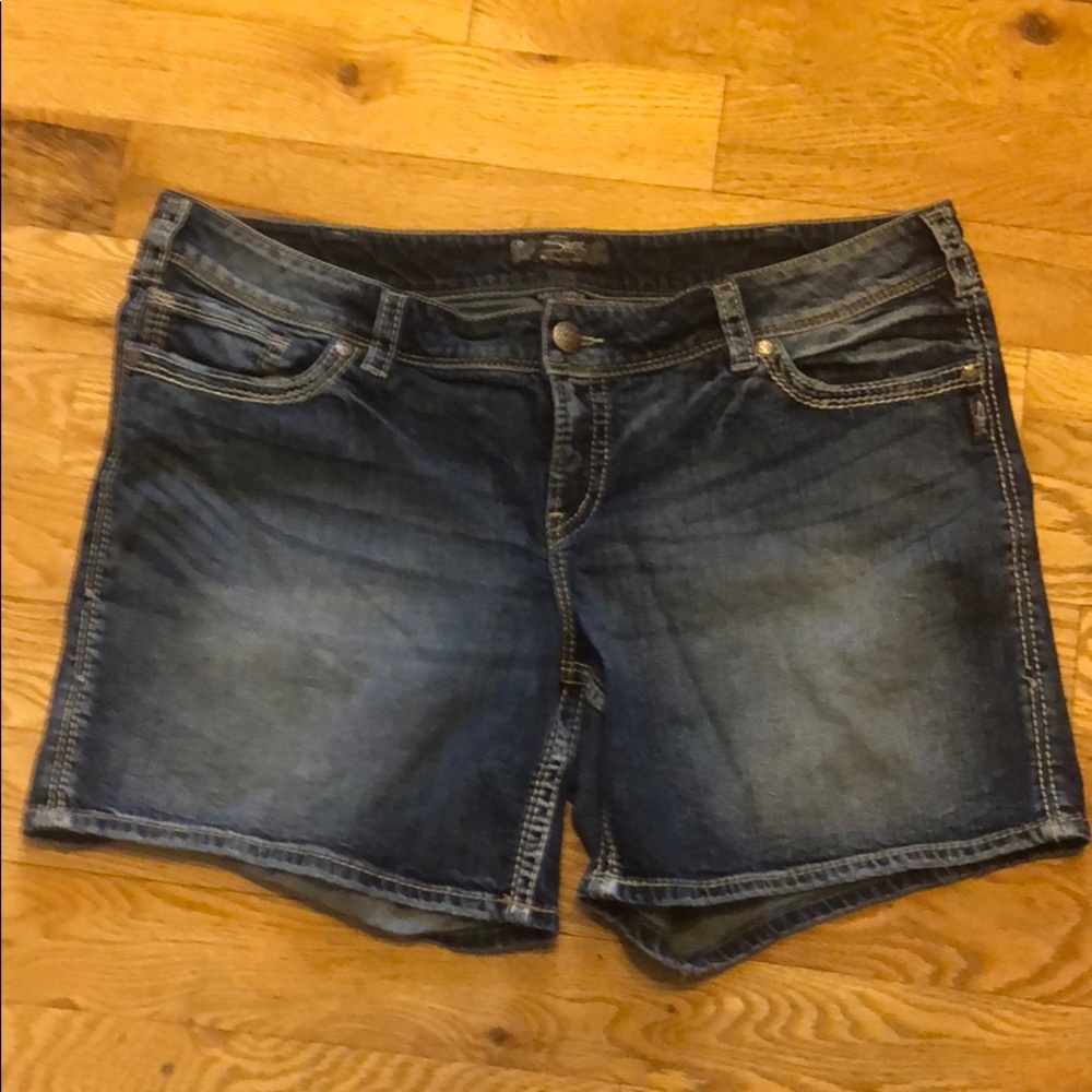 Silver suki surplus short 22